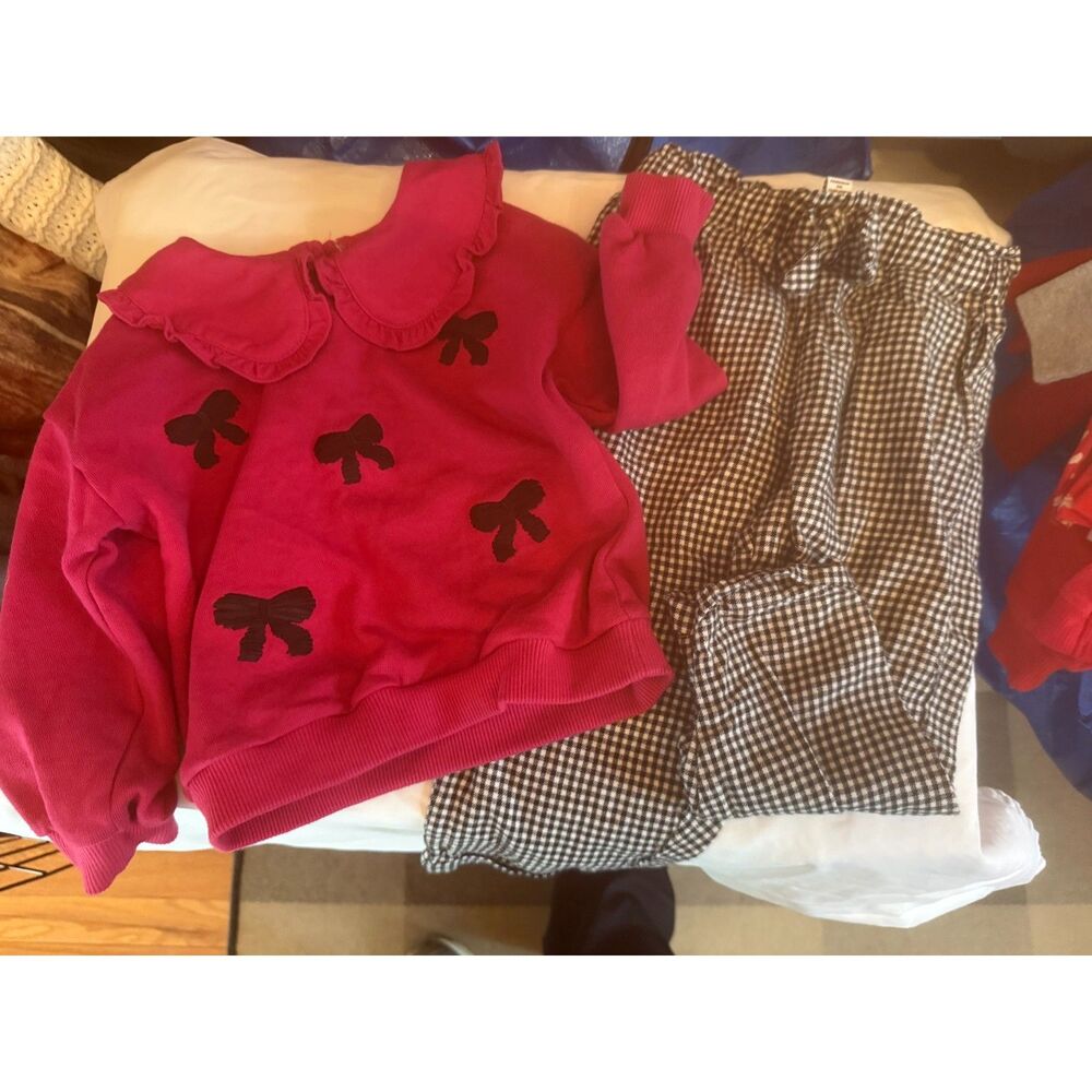 Adorable Sweater outfit with Bows Infant Girls size 24 months NWOT